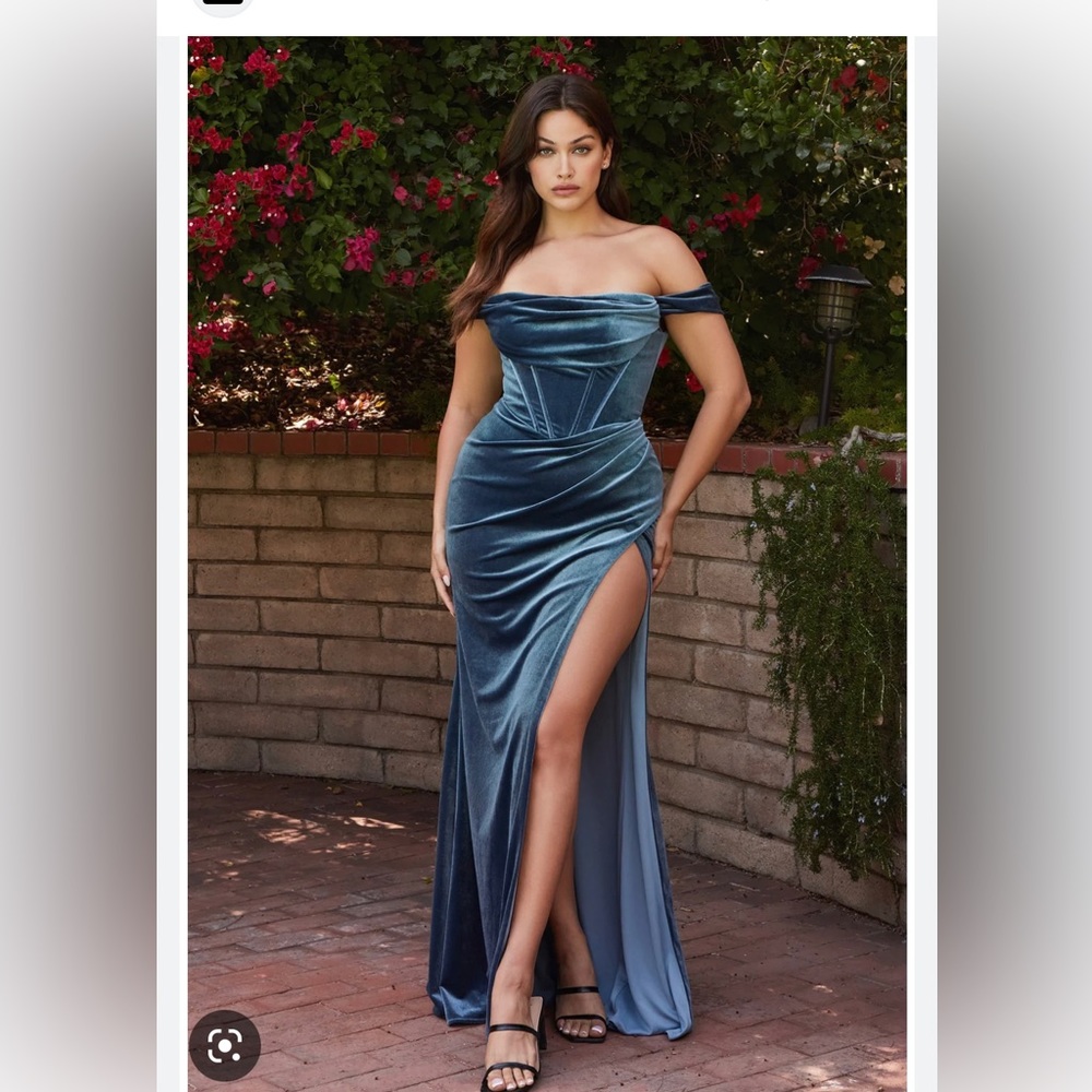 NWT - Mia Bella Couture Divine Collection - Size 20 - Stretch Velvet - Blue